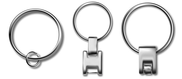金属钥匙圈，皮革钥匙链，持有人饰品的钥匙与金属环。银色配件。真实的模板金属钥匙链集。企业标识的空白附件。图片下载