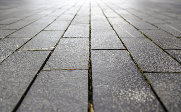 铺在地上的铺路石图片下载