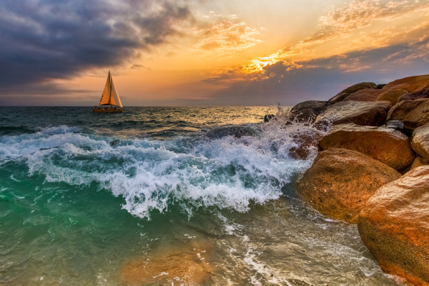 日落远洋帆船图片下载