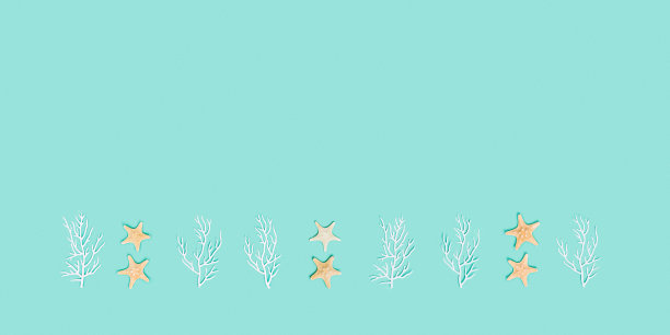 夏季海洋图案与海星和白色珊瑚在绿松石上。海洋生物的航海概念图片下载