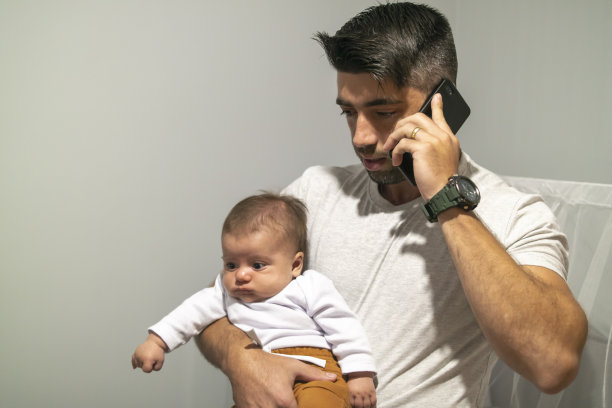 父亲和儿子。图片下载