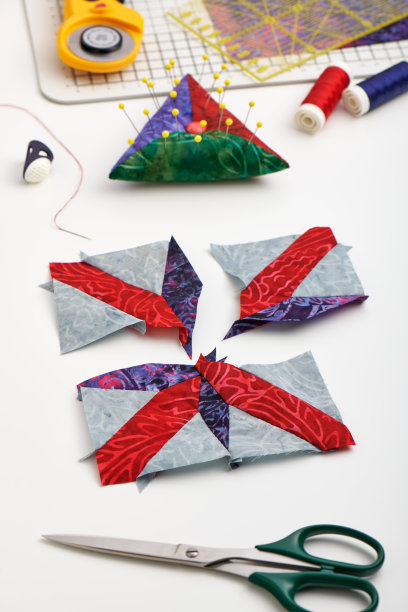 拼布块、针垫、绗缝及缝纫配件的缝制工艺。图片下载