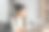 非裔美国女学生用笔记本电脑进行视频通话视频会议。图片下载