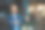 帅气的年轻人穿着时髦的夹克站在车间图片下载