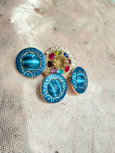 一个五颜六色的珠子图片下载