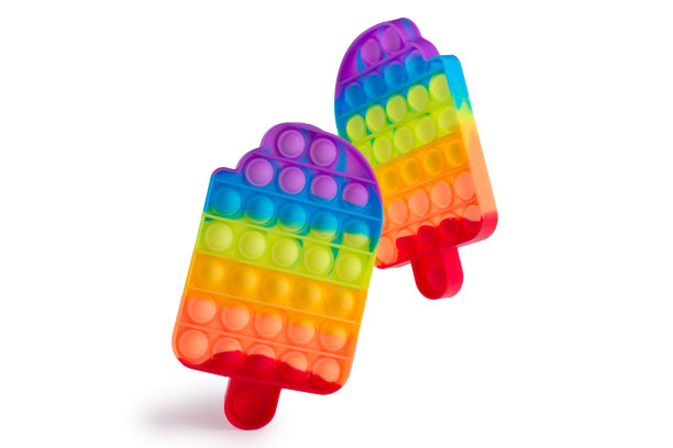 图片中的两个抗压力烦躁玩具的形式的冰淇淋孤立在白色。流行的游戏。图片下载