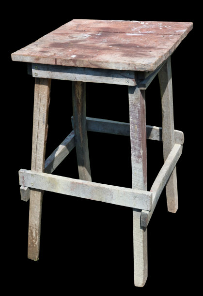 用老木板自制的花园椅子。孤立的图片下载