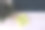 黄色笔记上的文字与键盘和盆栽植物在木桌上。天假图片下载