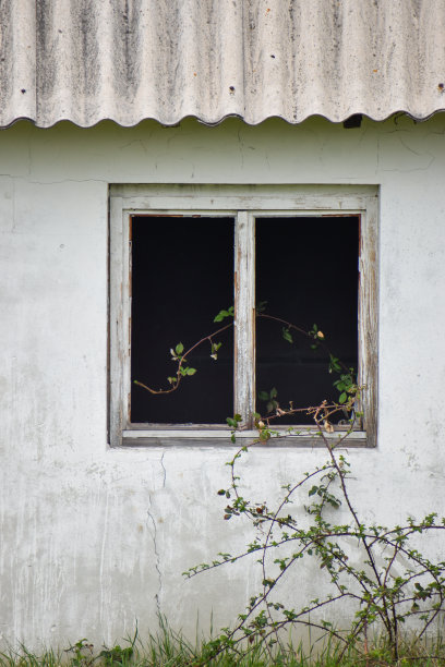 窗户破了的旧房子图片下载