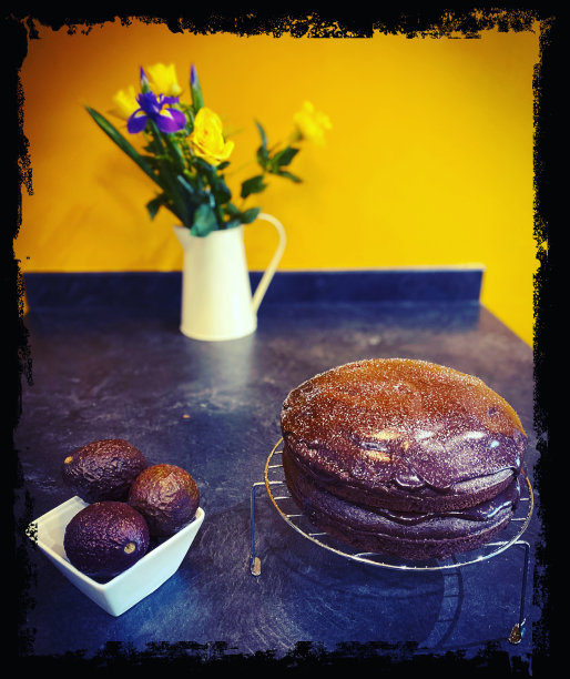 素食牛油果巧克力蛋糕图片下载