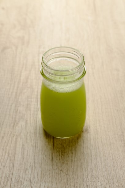 黄瓜汁，一杯新鲜黄瓜汁。图片下载