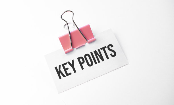 财务和商业概念。在白色的背景上是一个标记和名片上的题词-关键点图片下载