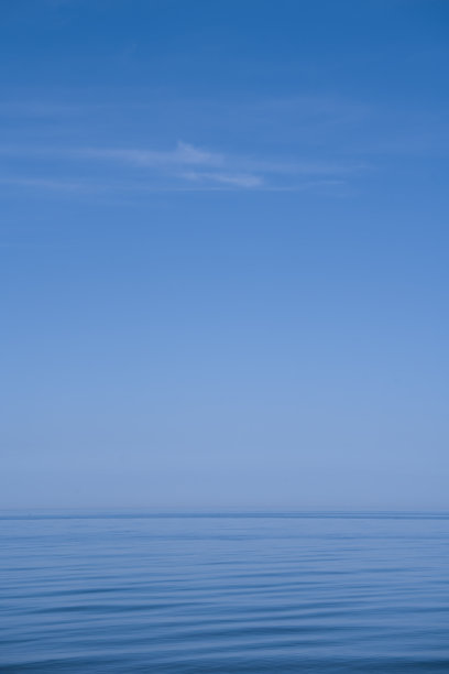 查看清澈的蓝天和海股照片图片下载
