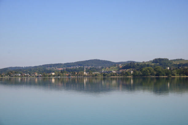 在一个安静的夏日里。图片下载