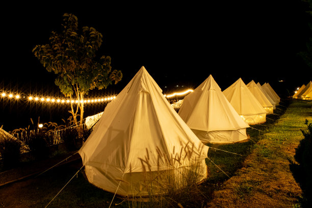夜间搭帐篷图片下载