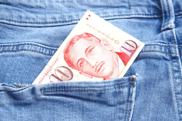 钱在口袋里图片下载