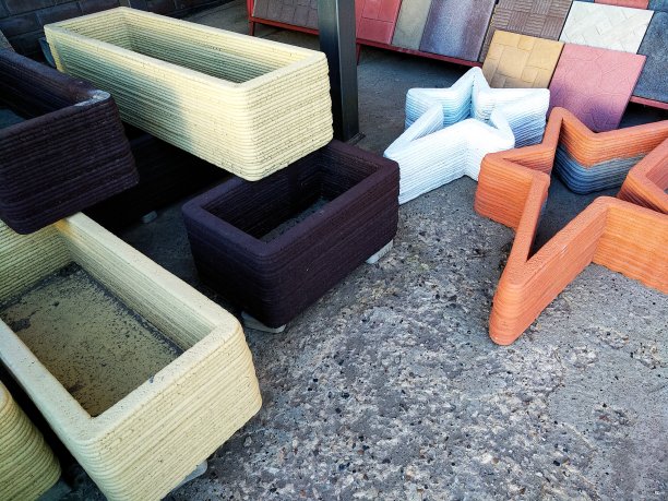 花盆和植物床用混凝土3D打印机打印图片下载