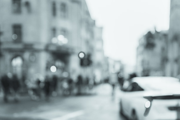 模糊的街道背景在伦敦，英国与B&W的色调图片下载