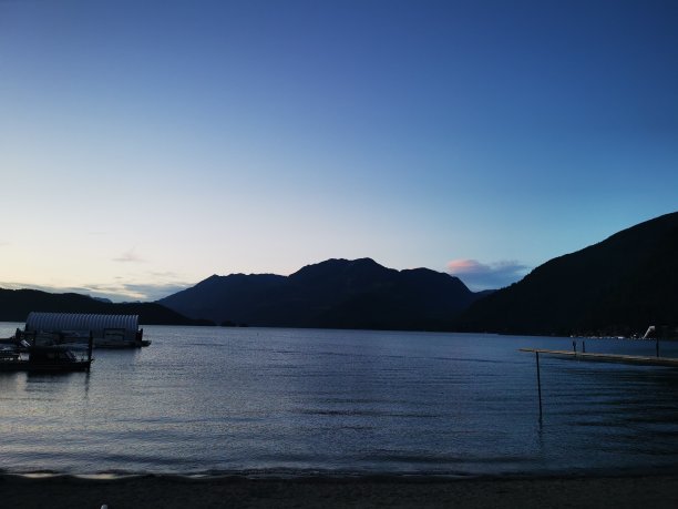 哈里森湖上的日落图片下载