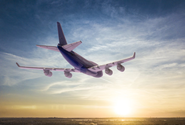 客机在天空飞翔，旅行目的地旅行图片下载