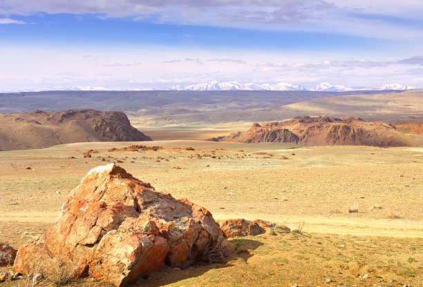 位于阿尔泰山的翠谷图片下载