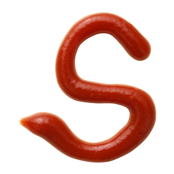 孤立的照片大写字母S写在番茄酱在白色的背景图片下载