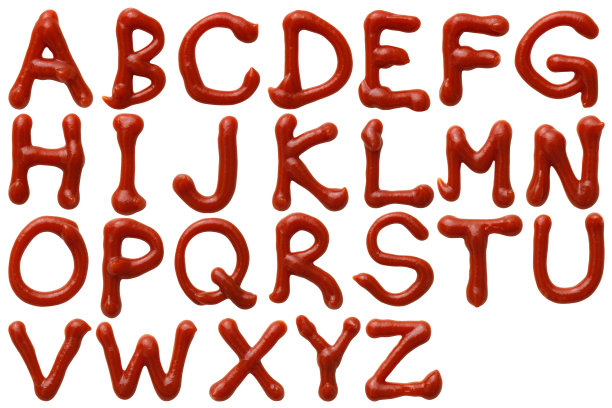 孤立的照片的大写字母字母顺序写在番茄酱上的白色背景图片下载