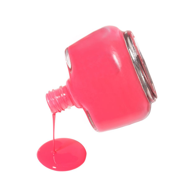 粉红色的指甲油从瓶子里溢出来图片下载