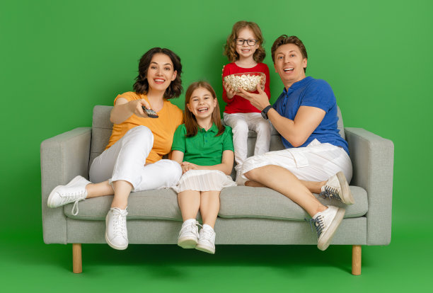 快乐的充满爱的家庭图片下载