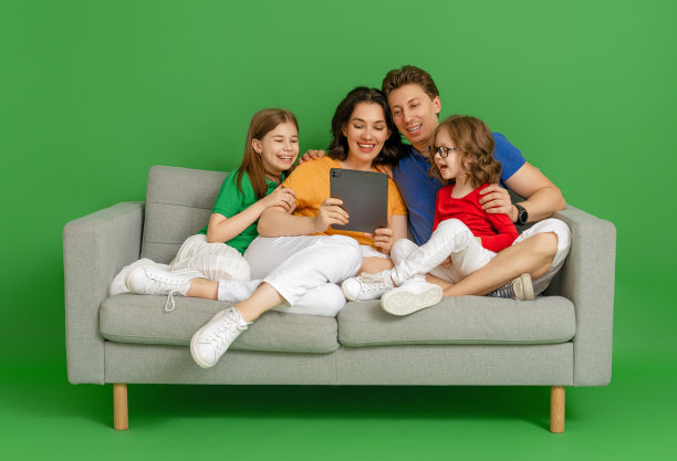 快乐的充满爱的家庭图片下载