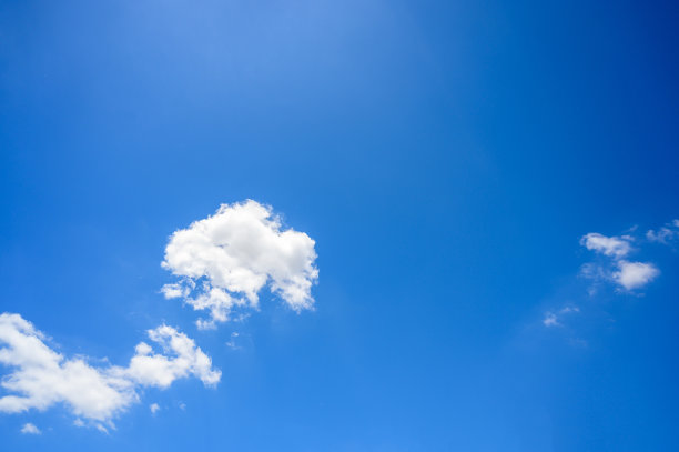 景观多云的天空，清晰的美丽，大气的夏季天抽象的背景图片下载