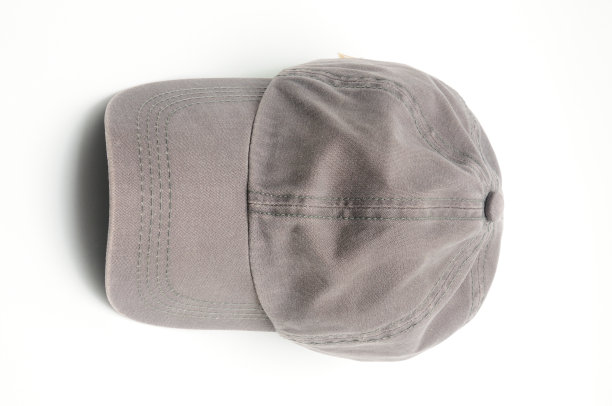 棒球帽卡其色，白色背景图片下载