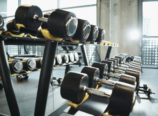 体育馆的哑铃图片下载