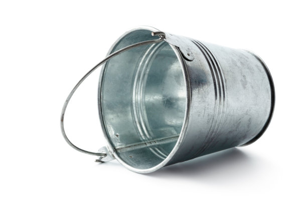 园艺:水桶孤立的白色背景图片下载