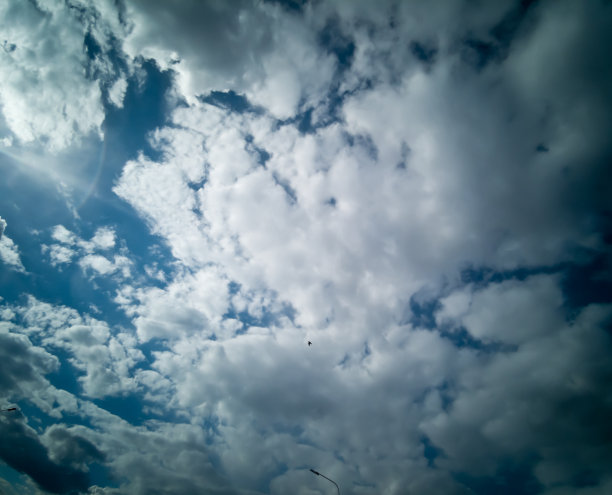 蓝色的天空图片下载