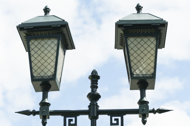 天空下的路灯图片下载