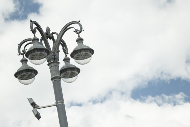 天空下的路灯图片下载