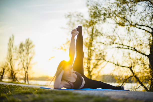 在自然界中伸展图片下载