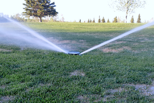 一边洒水车图片下载
