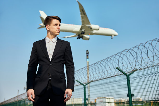 商人用飞机对抗天空。图片下载