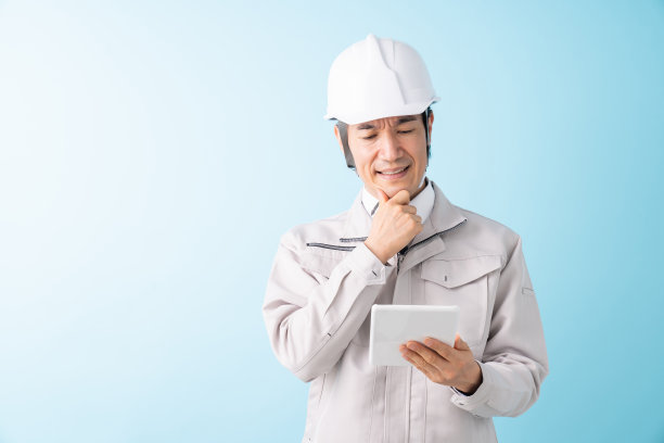 中年建筑工人，平板电脑，麻烦，图片下载