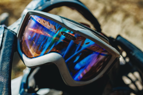 汽车运动近距离防护眼镜图片下载