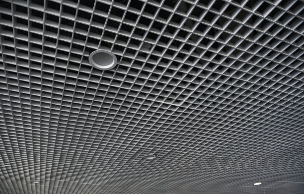 商场建筑吊顶网架结构。抽象的现代建筑。图片下载