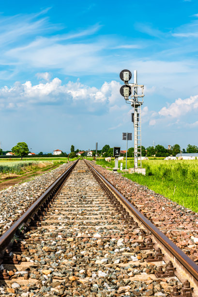 皮埃蒙特乡村的春天图片下载