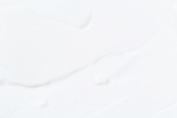 白色化妆品霜孤立在白色背景。口红涂片。图片下载