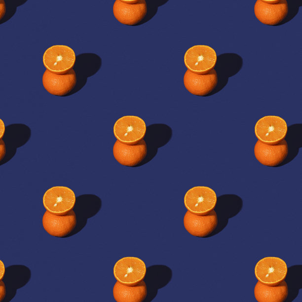 时尚夏季无缝的多汁的整体模式和片橙色柑桔橘子柚子与阴影在明亮的蓝色背景。最小的夏季休息概念。图片下载