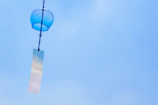 风铃和蓝天图片下载