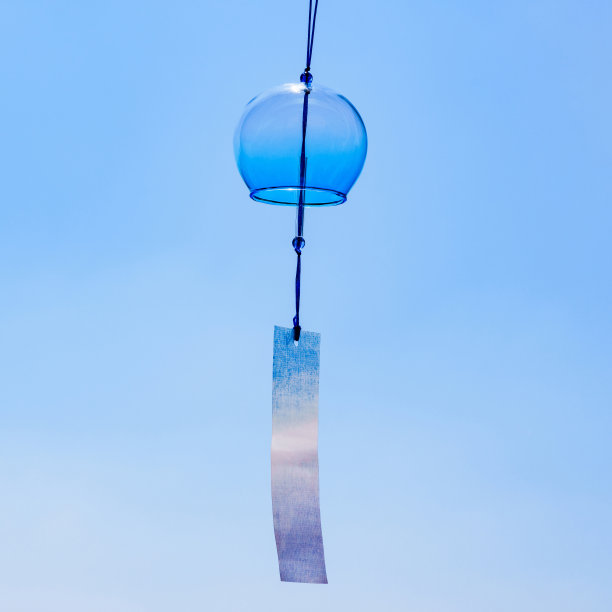 风铃和蓝天图片下载