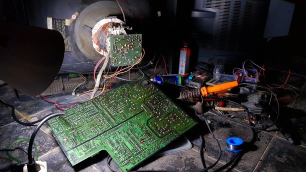 电视在修理图片下载