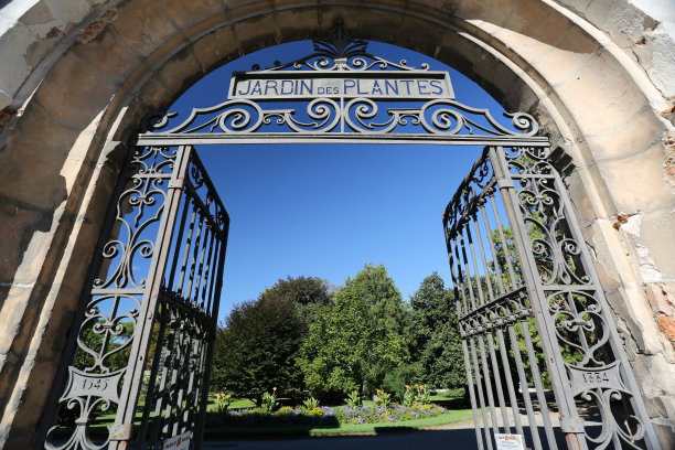 法国植物园的铁门和拱门入口图片下载
